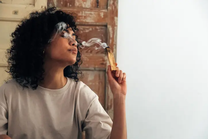 Palo-Santo-2.webp